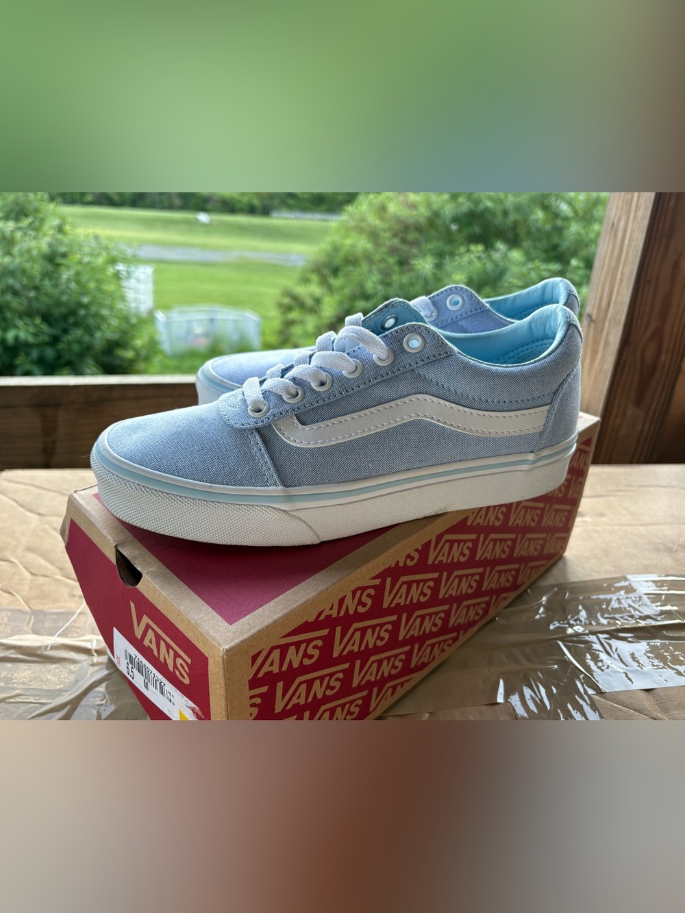 Vans women’s Light Blue Canvas Low-Top Sneakers with White Stripe